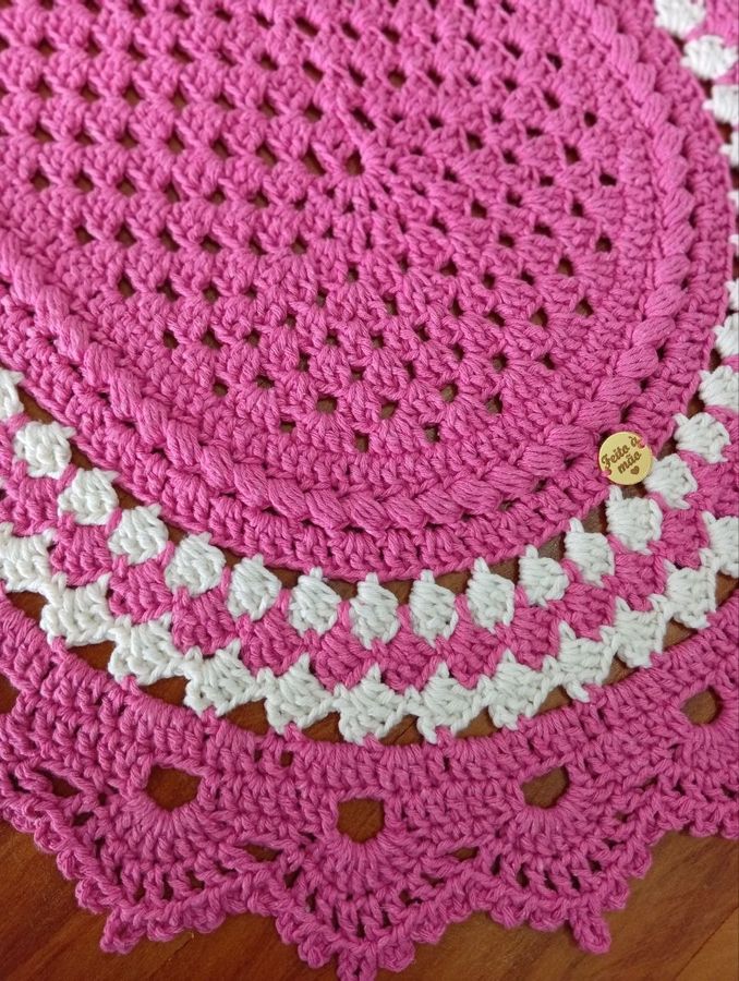 Tapete Frutella rosa em crochê